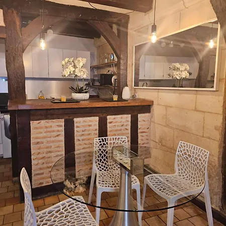 Apartment 30 M2 En Hyper Centre De A Cote De La Place Plumereau
