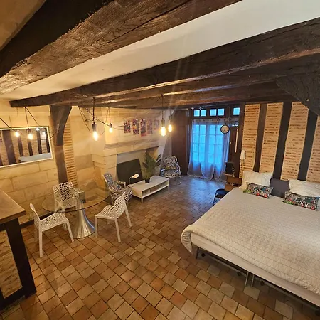 30 M2 En Hyper Centre De A Cote De La Place Plumereau Tours